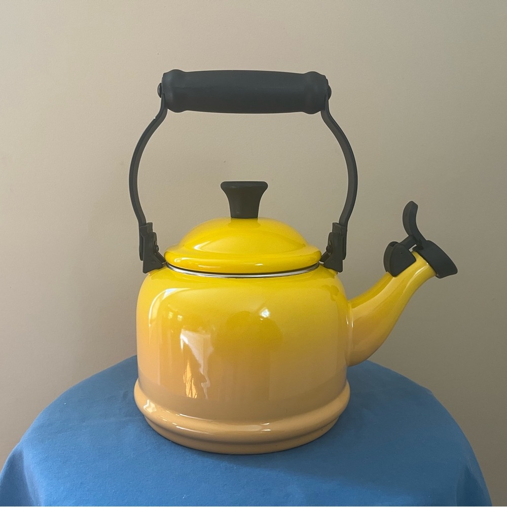 Le Creuset Yellow Tea Kettle 1.25 Quart